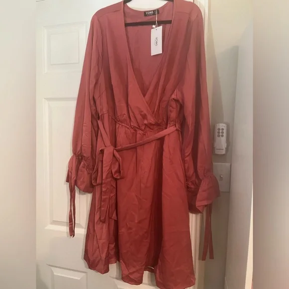 Elegant plus size Pink faux Wrap Dress - Picture 2 of 11
